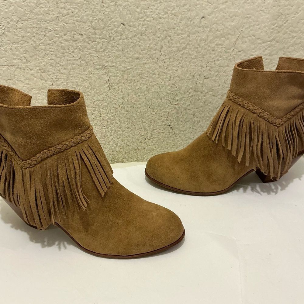 NWOB Gianni Bini Tan Suede Fringe Ankle Boots